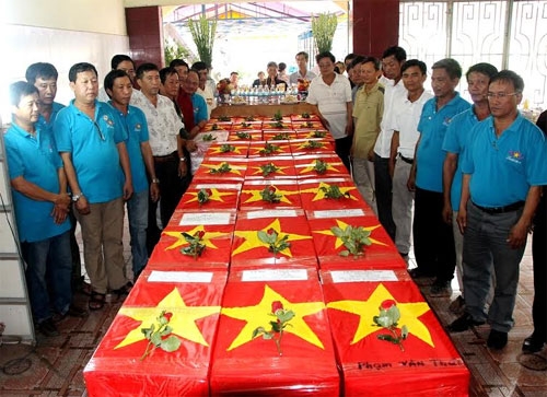 Cất bốc và hồi hương 28 hài cốt liệt sĩ từ Campuchia