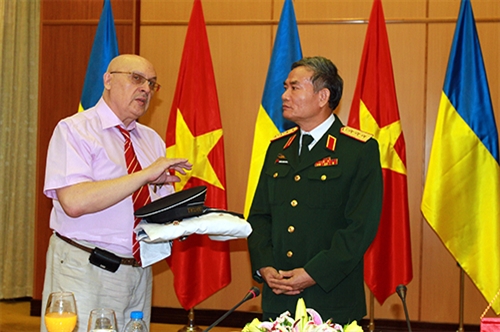 Cầu nối vững chắc cho quan hệ Việt Nam-U-crai-na