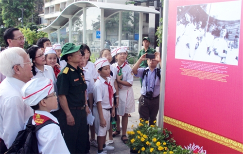 Trong ánh sao vàng…