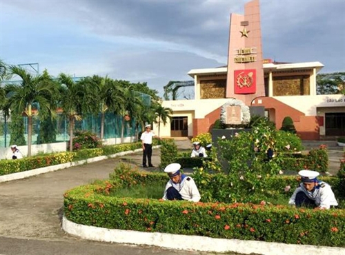 Lính thợ hải quân lập công mừng đại hội