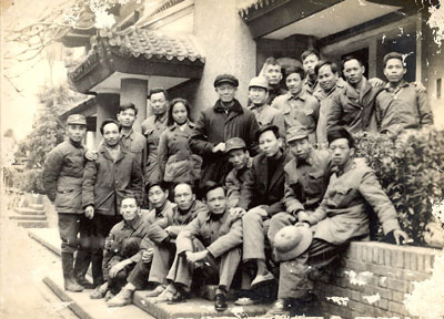 Các nhà văn... vui Tết