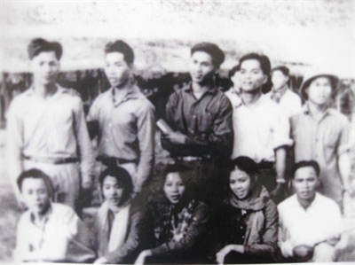 Tìm người thân và đồng đội