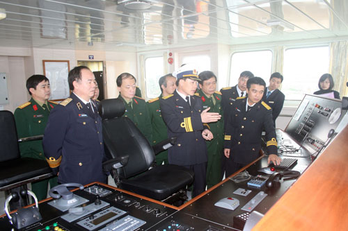 Quân chủng Hải quân tiếp nhận tàu chở khách HQ-571