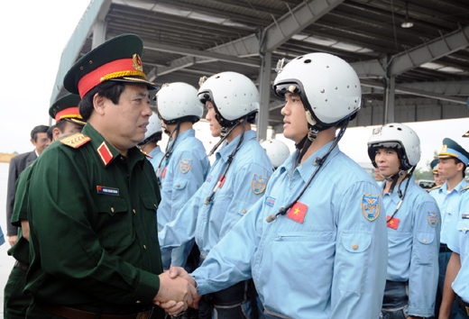 Bộ trưởng Phùng Quang Thanh thăm Trung đoàn 940