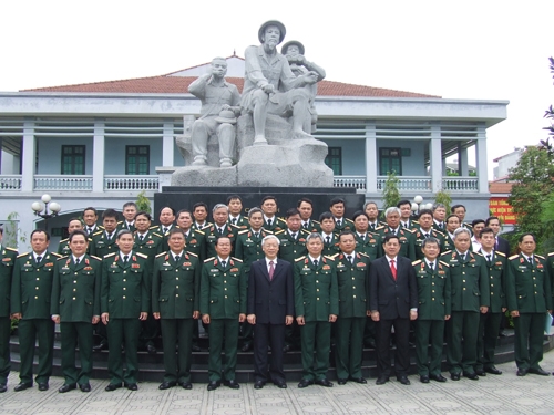 Tổng bí thư Nguyễn Phú Trọng thăm và làm việc tại Tổng cục 2