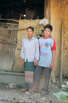 Học sinh nghỉ học để... bắt chồng