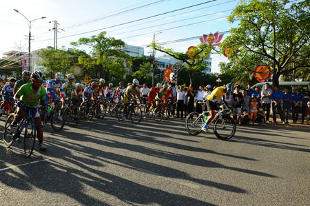 Chặng 5, Giải đua xe đạp “Về Trường Sơn 2012- Cúp Báo Quân đội nhân dân”: Về mảnh đất rực lửa anh hùng, trọn nghĩa vẹn tình