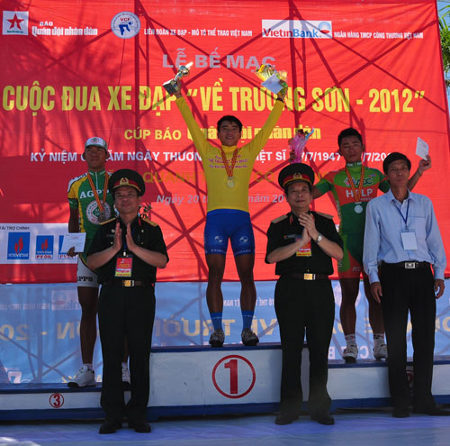Giải đua xe đạp “Về Trường Sơn- 2012” Cúp Báo Quân đội nhân dân: Thành công trọn vẹn