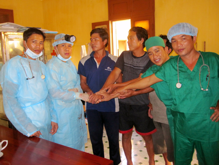 Bác sĩ  đảo Trường Sa Đông cấp cứu thành công ngư dân bị viêm ruột thừa