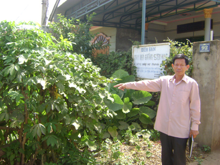 Cựu chiến binh thị trấn Buôn Trấp hiến đất làm đường