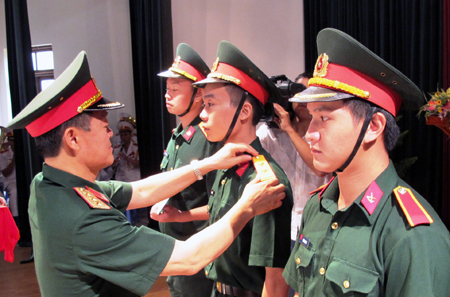 Học viện Hậu cần: Tổ chức lễ tốt nghiệp  năm học 2011- 2012