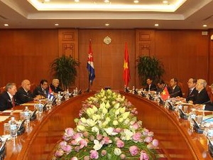 Tổng Bí thư đón, hội đàm với Chủ tịch Cuba Raul Castro