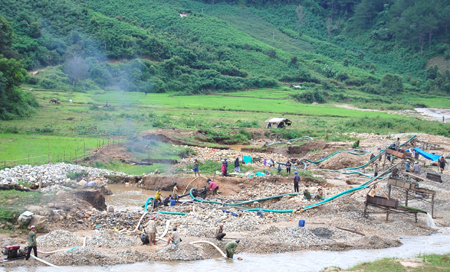 Nạn “vàng tặc” tiếp diễn tại Đăk Glei