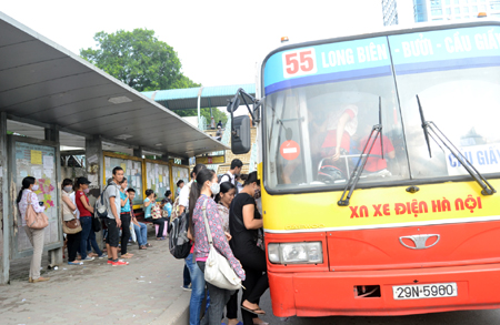 Tạo cơ chế để xe buýt “thay da đổi thịt”