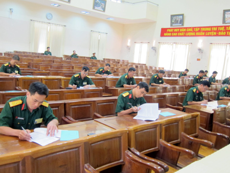 Hội thi cán bộ tăng-thiết giáp huấn luyện điều lệnh giỏi năm 2012