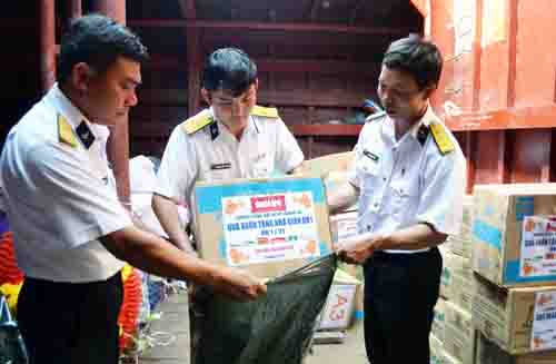 Nối dài mùa xuân đến những Nhà giàn DK1 