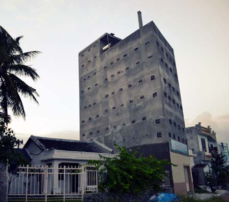 Mặt trái của nghề nuôi yến