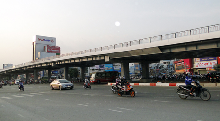 Giao thông TP Hồ Chí Minh năm 2013: Quyết liệt xóa các “điểm nóng” ùn tắc