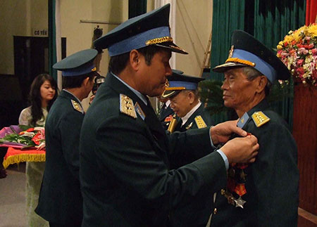 Đón nhận danh hiệu Anh hùng LLVT nhân dân tặng 3 cá nhân