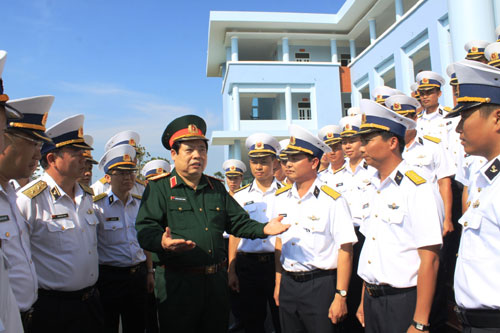 Đại tướng Phùng Quang Thanh thăm, kiểm tra các đơn vị tại căn cứ Cam Ranh