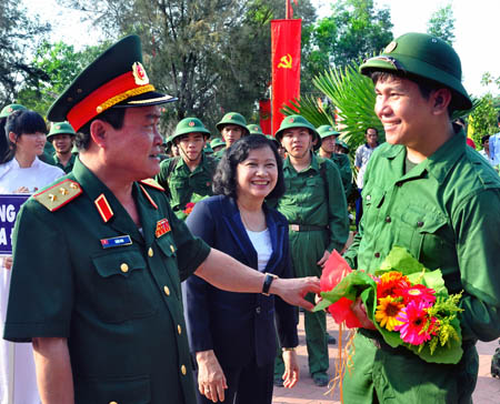 Các địa phương, đơn vị giao, nhận quân nhanh gọn, đủ chỉ tiêu