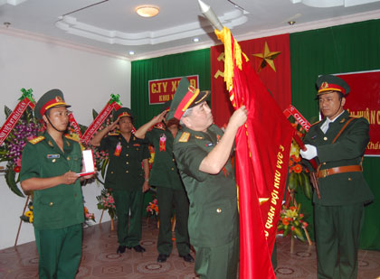 Đón nhận Huân chương bảo vệ Tổ quốc hạng Ba