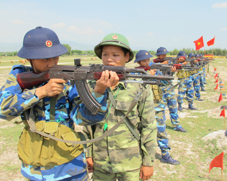 Kiểm tra huấn luyện tháng đầu của chiến sĩ mới đạt khá