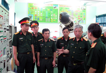 Thượng tướng Nguyễn Chí Vịnh thăm và làm việc với Học viện Kỹ thuật quân sự