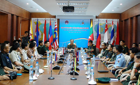 Sĩ quan Quân y trẻ ASEAN tăng cường giao lưu, chia sẻ kinh nghiệm