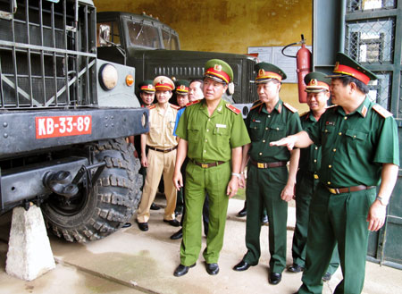 Quân khu 2: Tăng cường các biện pháp lãnh đạo, chỉ đạo bảo đảm an toàn giao thông