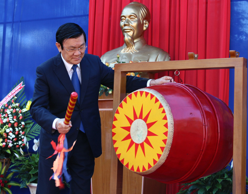 Chủ tịch nước Trương Tấn Sang dự lễ khai giảng tại trường THPT Bùi Thị Xuân (Lâm Đồng)