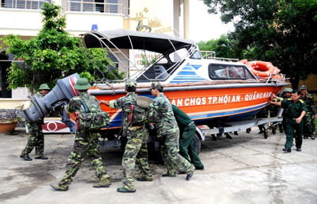 Các tỉnh miền Trung  kêu gọi tàu thuyền vào nơi tránh bão