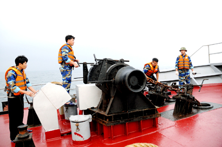 Những thủy thủ vượt sóng gió, kiên cường bám biển