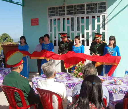 Khánh thành và bàn giao 5 “ngôi nhà đoàn kết” 