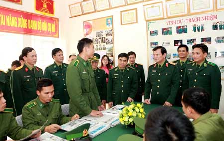 Thượng tướng Nguyễn Thành Cung thăm, kiểm tra Học viện Biên phòng