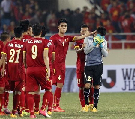 HLV Alfred Riedl thừa nhận Indonesia có trận hòa may mắn