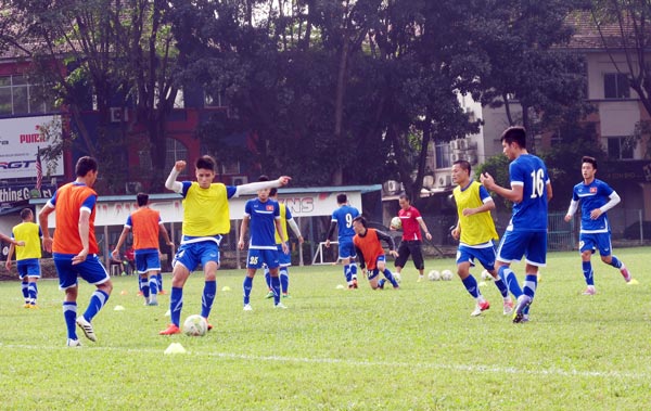 Truyền thông Malaysia đặc biệt quan tâm đến Công Vinh và Văn Quyết