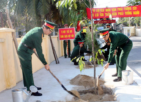 Trường Đại học Thông tin liên lạc tổ chức “Tết trồng cây” năm 2014 