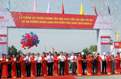 Thủ tướng Nguyễn Tấn Dũng dự lễ thông xe tuyến tránh Tắc Cậu