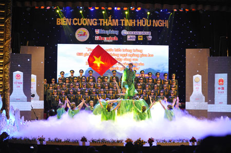 Giao lưu  “Biên cương thắm tình hữu nghị” 