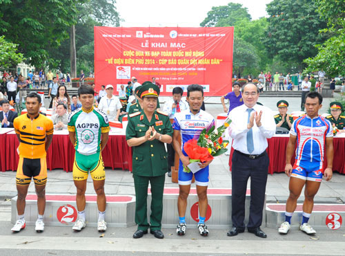 Vòng đầu cuộc đua xe đạp “Về Điện Biên Phủ 2014 - Cúp Báo Quân đội nhân dân”