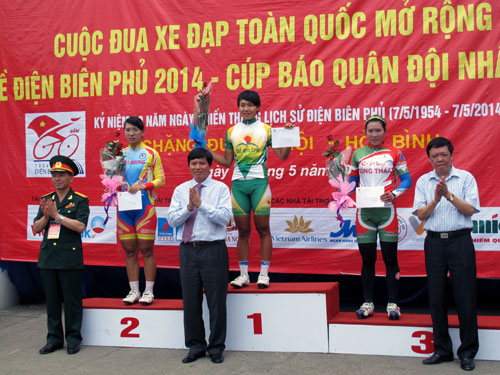 Bám đuổi quyết liệt trên đường trường