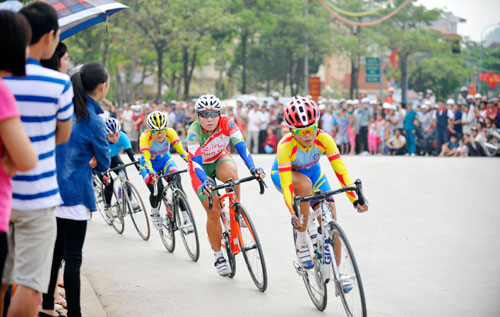 Vượt đèo Pha Đin, Tằng Quái