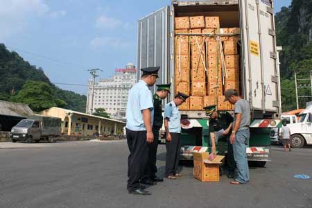 Đóng cửa khẩu biên giới phía Bắc là tin đồn thất thiệt