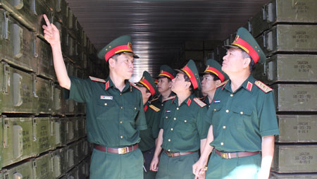 Thượng tướng Trương Quang Khánh kiểm tra công tác kĩ thuật tại Kho K899