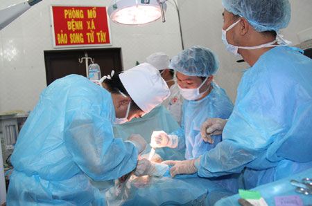 Đảo Song Tử Tây: Mổ cấp cứu thành công bệnh nhân đau ruột thừa