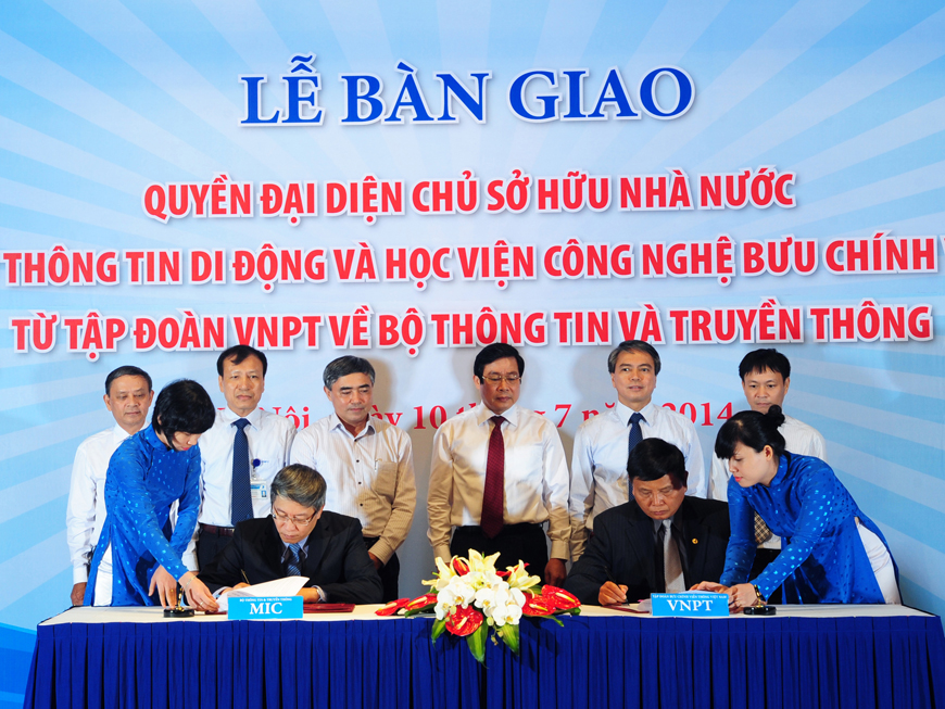 Bàn giao MobiFone và Học viện Công nghệ BCVT về Bộ TT&TT