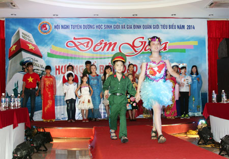 Ga la “Hướng về biển đảo quê hương”