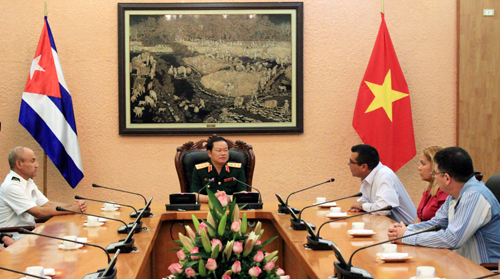 Thượng tướng Đỗ Bá Tỵ tiếp đoàn cán bộ quân sự cấp cao Cu-ba