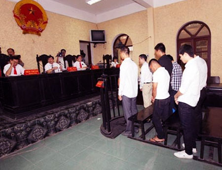 Trần Mạnh Dũng nhận án 30 tháng tù
